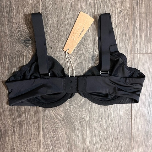 *NWT* SKIMS No-Show Molded Unlined Demi bra - Onyx - Picture 4 of 7